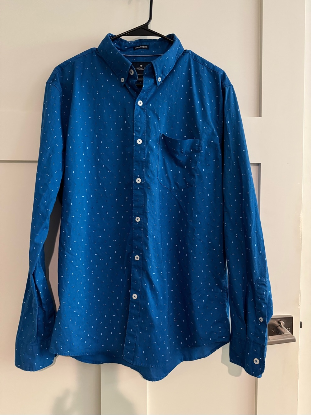 American Eagle Men's Blue Button-Down Shirt with Subtle Dot Print size large